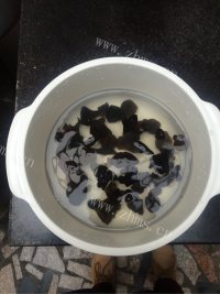 美味的鸭架汤做法图解2)
