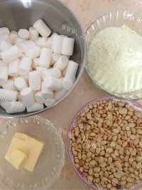 自制花生牛扎糖做法图解1)