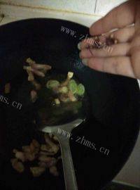 家常菜花菜炒肉丝做法图解9)