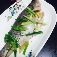 喷香的清蒸鲈鱼做法图解4)