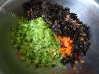 美味芹菜木耳蒸饺做法图解7)