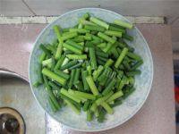 美味的蒜苔炒五花肉做法图解3)