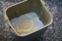 自制香葱肉松面包卷做法图解4)