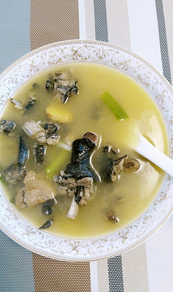 色香味俱全的乌鸡汤