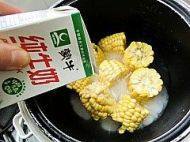 自己做的奶香玉米棒做法图解4)