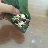 糯糯的八宝糯米粽子做法图解6)