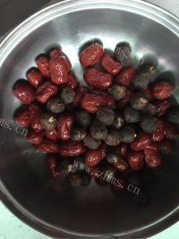 好喝的红枣桂圆枸杞茶做法图解2)