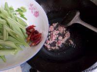 家常菜肉末四季豆做法图解4)