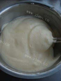 自制草莓奶油蛋糕卷做法图解9)
