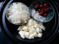 银耳雪梨红枣汤做法图解2)