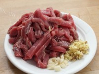 美味的沙茶牛肉烩饭做法图解2)