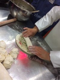 清甜的萝卜丝卷做法图解4)