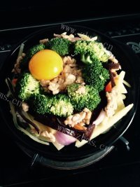 美味的猪肉煲仔饭做法图解12)