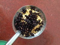 美味的黑豆豆浆做法图解3)