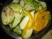 家常菜肉片炒圣瓜做法图解3)