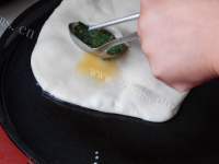 自制韭菜鸡蛋灌饼做法图解16)