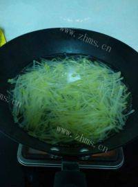 家常菜炝拌土豆丝做法图解5)