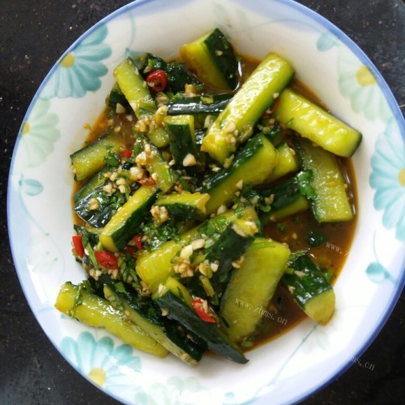 香喷喷的凉拌黄瓜