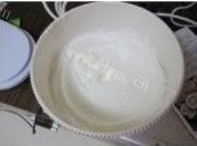 草莓酱蛋糕卷做法图解5)