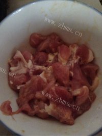 喷香的豆芽炒肉做法图解2)