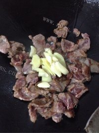 香气浓郁的洋葱炒牛肉做法图解7)