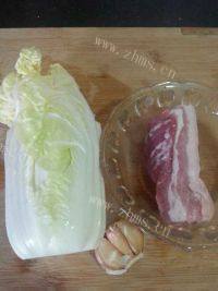 家常菜五花肉炒白菜做法图解1)