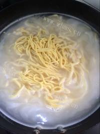 香气浓郁的油泼面做法图解2)