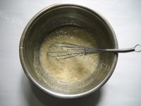 美味的黑豆肉松餐包做法图解2)