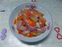 家常菜胡萝卜炒洋葱