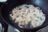美味的排骨海带胡萝卜汤的做法图解一