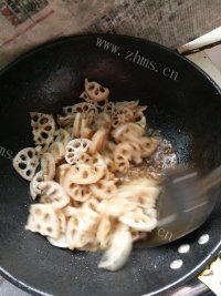香气浓郁的红烧藕片做法图解7)