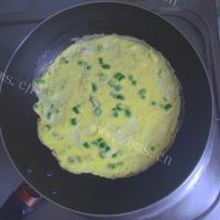 自制火腿鸡蛋卷做法图解4)