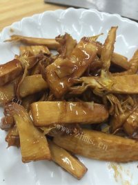 清脆爽口的油焖笋做法图解3)