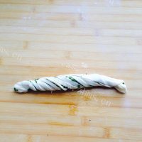 口感极佳的葱油手抓饼做法图解9)