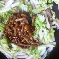 白菜炒滑子蘑做法图解5)