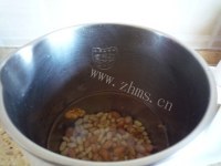 美味的花生核桃豆浆做法图解3)