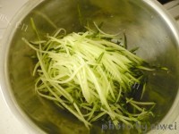 吃不释嘴的捞汁饺子皮做法图解3)