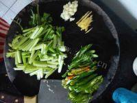 家常菜青椒炒牛肉做法图解2)