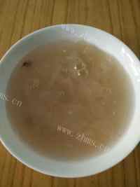高压锅炖银耳莲子汤做法图解5)