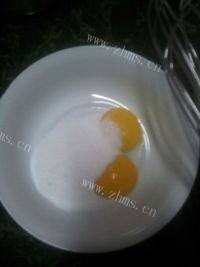 色泽不错的鸡蛋饼干做法图解3)