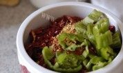 辣椒炒鸡做法图解4)