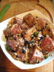 让你食欲十足的豉汁蒸排骨做法图解2)