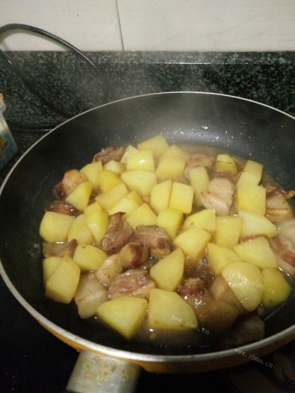 诱人的土豆炒肉