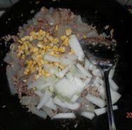 家常菜肉丝炒杂蔬做法图解6)