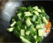 家常菜辣味黄瓜丁