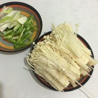 妈妈做的凉拌金针菇做法图解2)