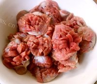 美味的彩椒菊花鸡胗做法图解3)