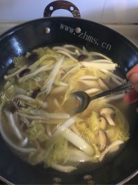 家常娃娃菜菌豆腐味增汤做法图解10)