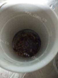 美味的核桃豆浆做法图解4)
