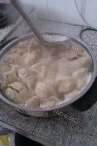 简易的猪肉芹菜水饺做法图解12)